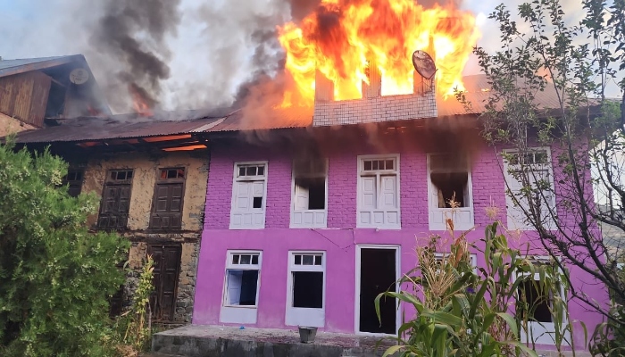 Fire breaks out in Baramulla village