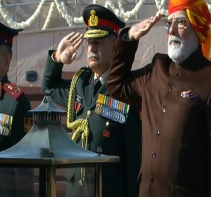 Prime Minister Narendra Modi was accompanied by Defence Minister Rajnath Singh as he reached at the National War Memorial to pay heartfelt tribute to our heroes.