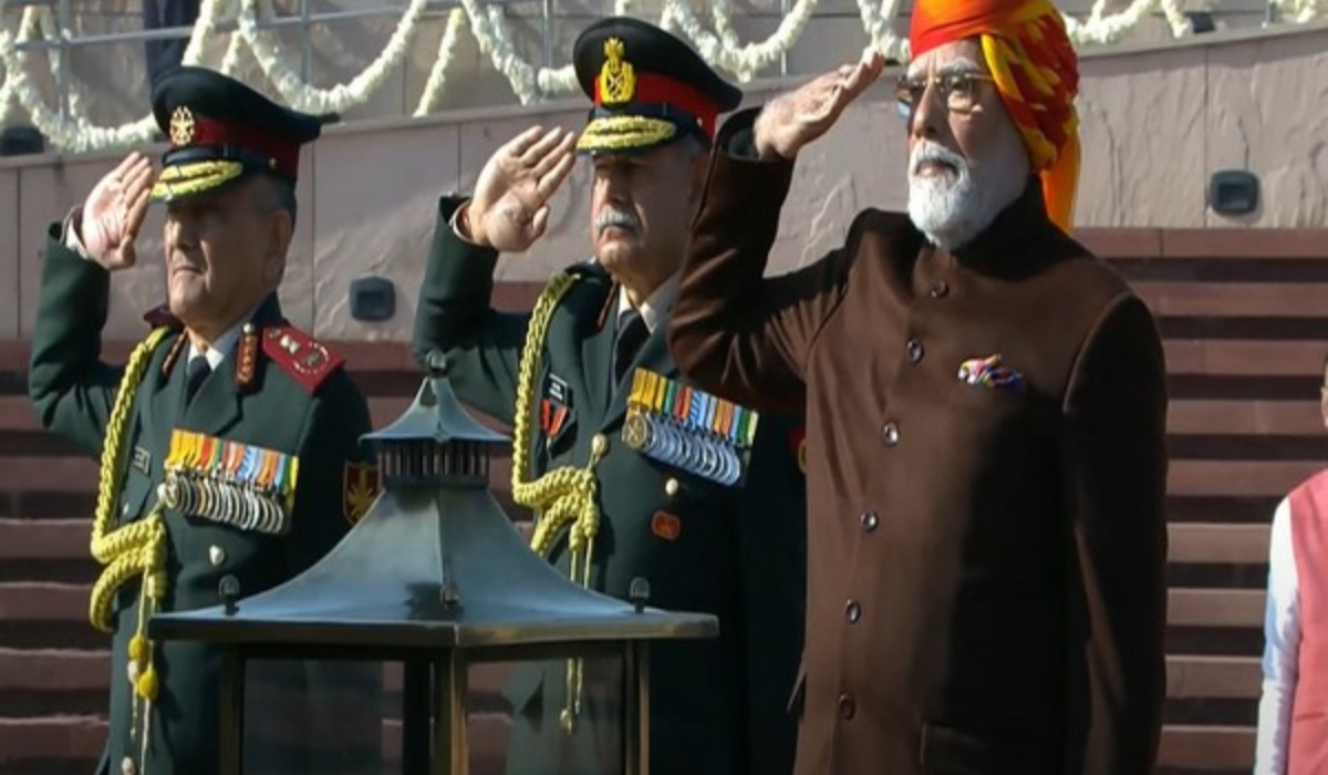 Prime Minister Narendra Modi was accompanied by Defence Minister Rajnath Singh as he reached at the National War Memorial to pay heartfelt tribute to our heroes.